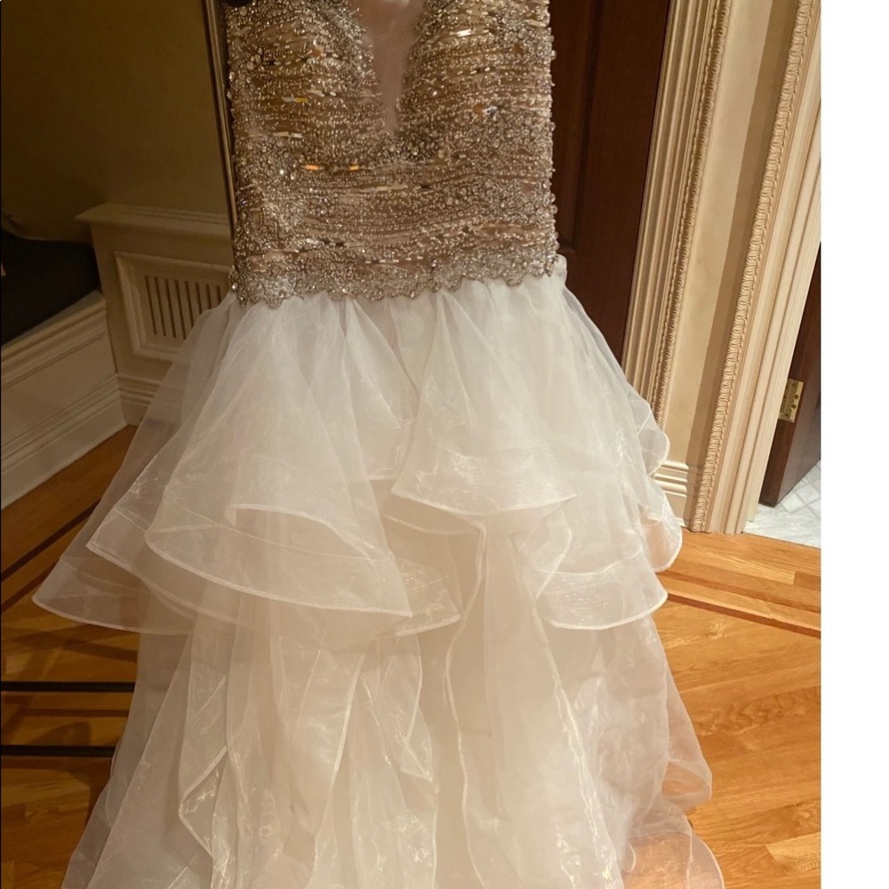 Elegant sleeveless Ivory Nude Ballgown Dress